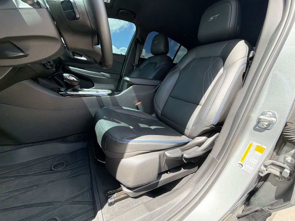 Used 2025 Buick Envista Sport Touring w/ Convenience II Package FWD image 26