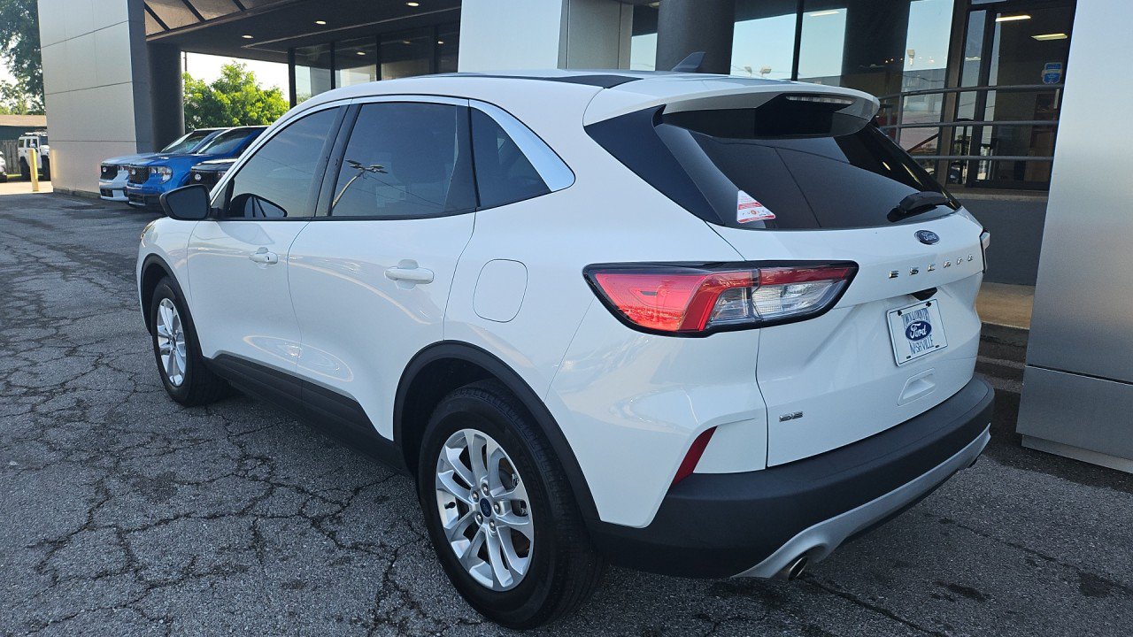Used 2022 Ford Escape SE FWD image 3
