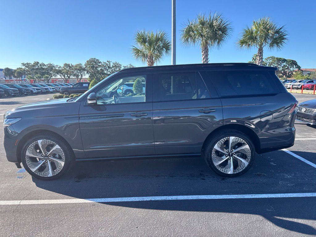 Used 2026 Lincoln Navigator Black Label w/ Black Label Special Edition AWD/4WD image 7