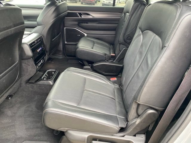 Used 2025 Jeep Wagoneer Series II AWD/4WD image 29