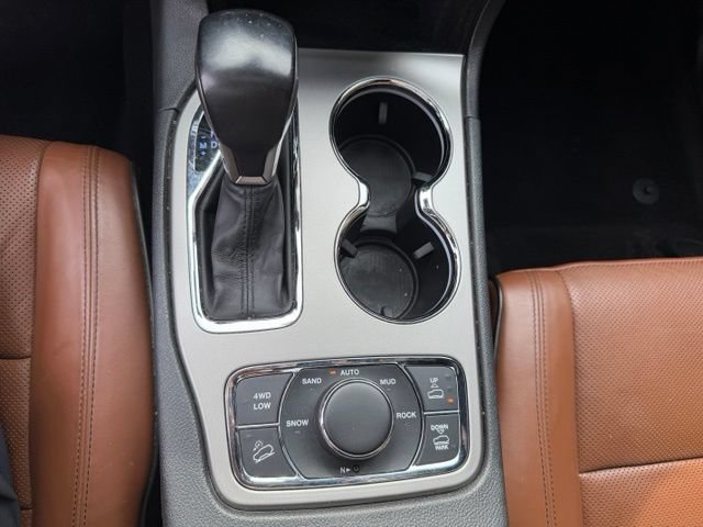 Used 2020 Jeep Grand Cherokee Overland AWD/4WD image 25