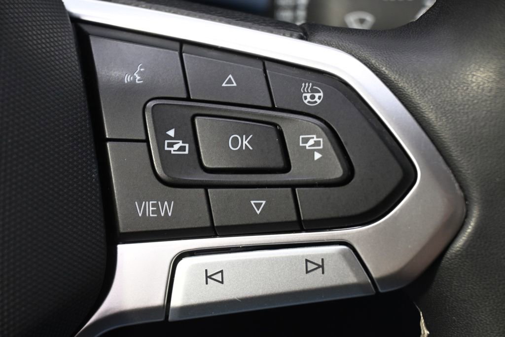 Used 2023 Volkswagen Taos SE w/ Panoramic Sunroof Package AWD/4WD image 31