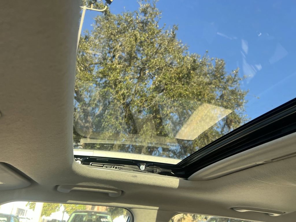 Used 2026 Hyundai Venue SEL image 15