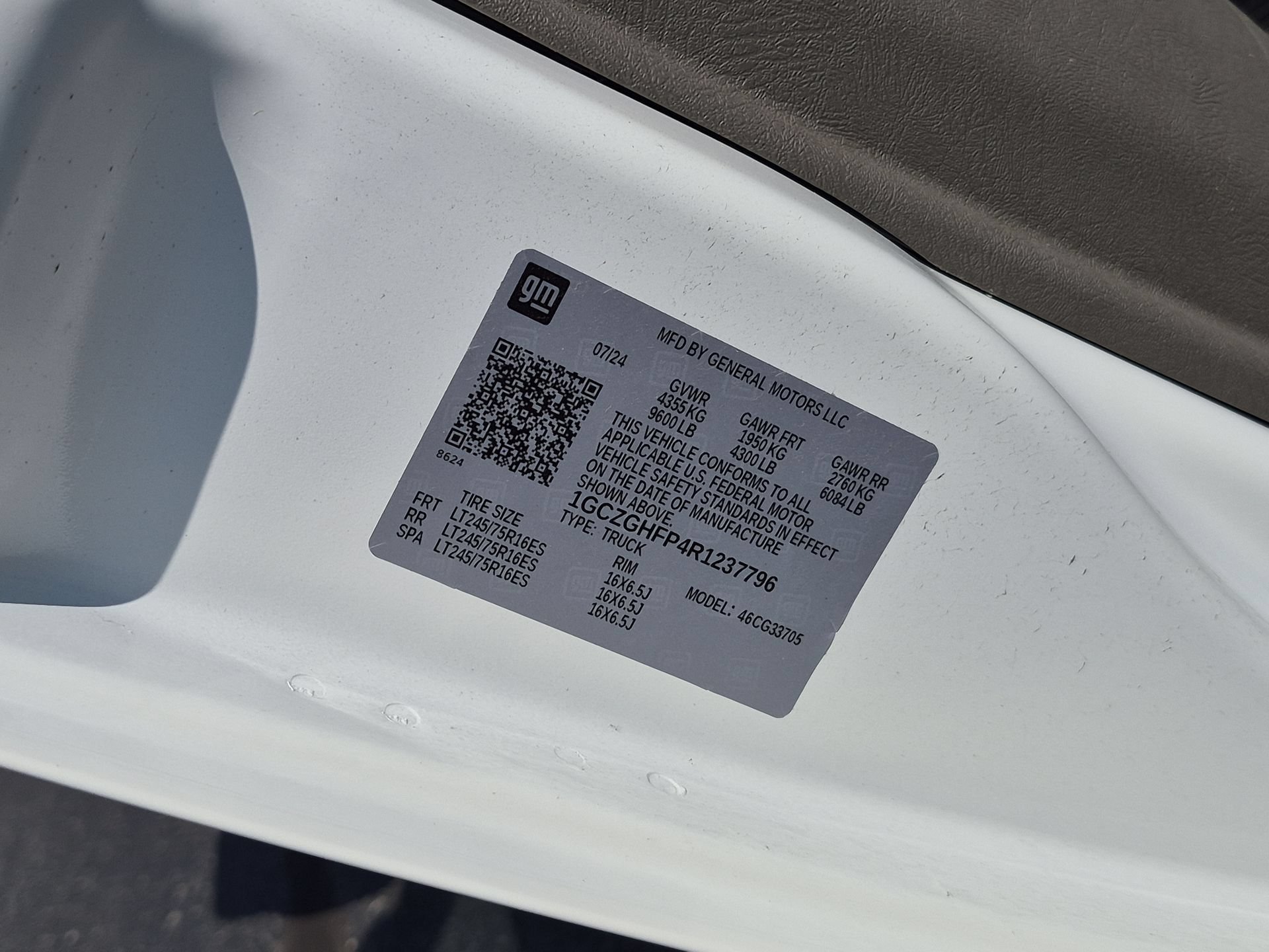Used 2024 Chevrolet Express 3500 Extended RWD image 31