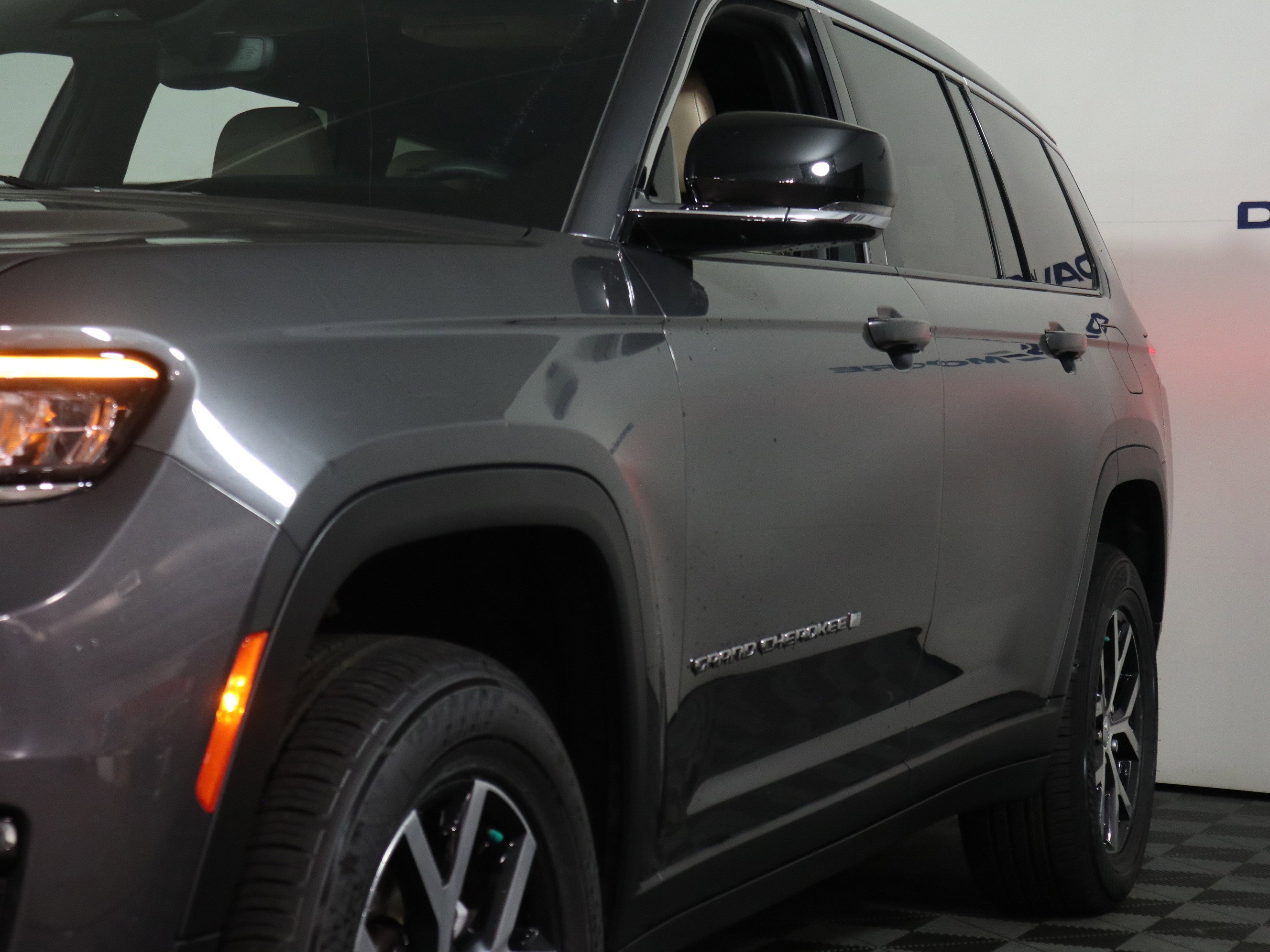 Used 2023 Jeep Grand Cherokee L Limited w/ Trailer Tow Group (B) AWD/4WD image 11