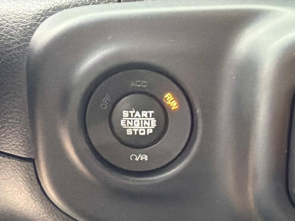 Used 2021 Jeep Wrangler Unlimited Rubicon 4xe w/ Cold Weather Group AWD/4WD image 30