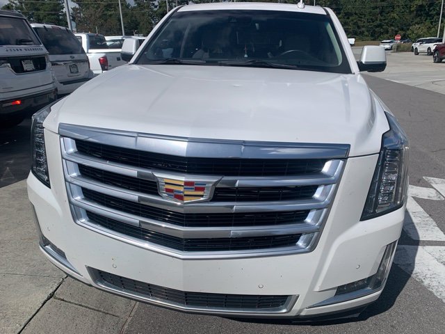 Used 2018 Cadillac Escalade Luxury RWD image 3