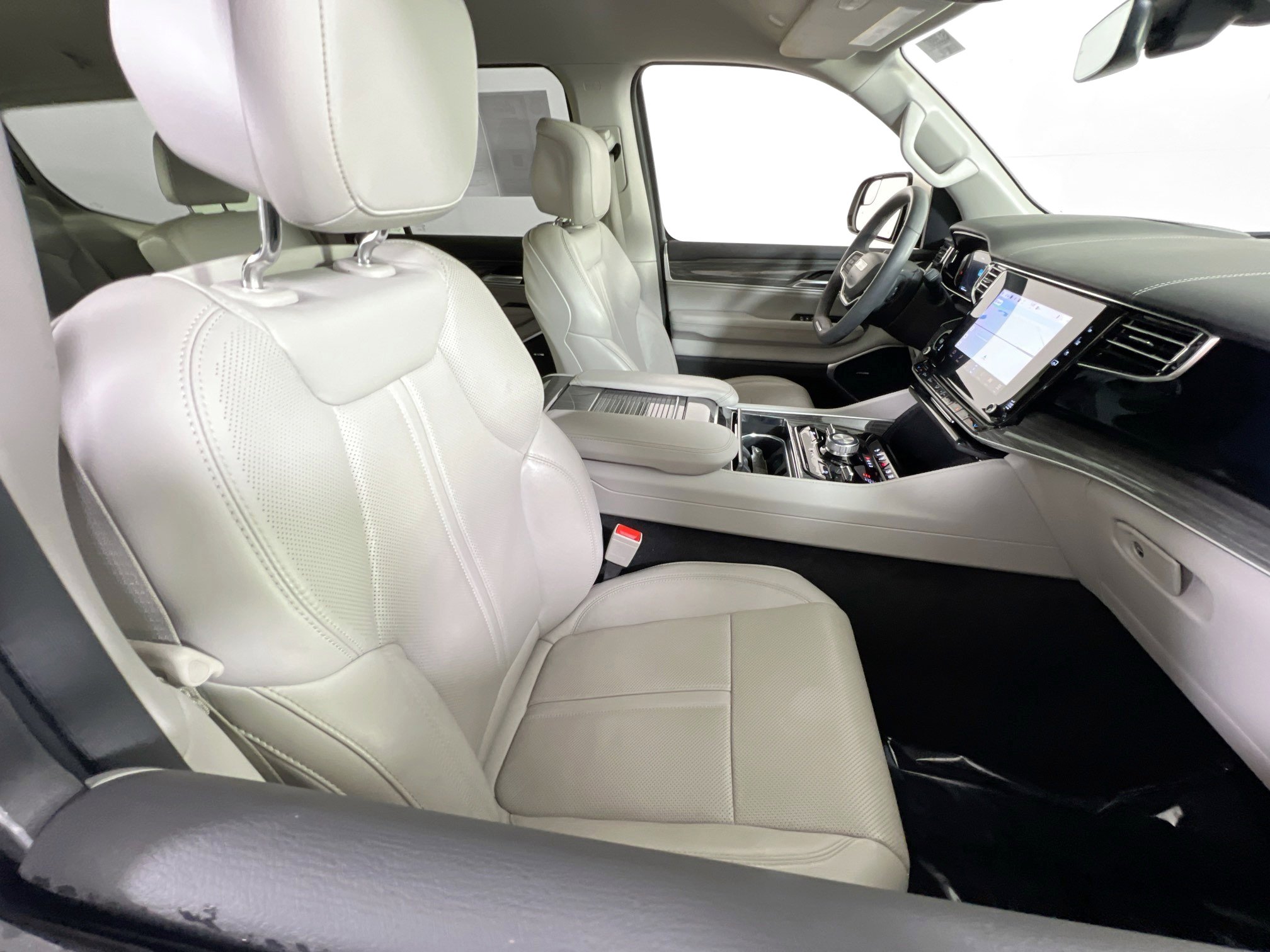 Used 2022 Jeep Wagoneer Series III w/ Flexible Seating Group image 28