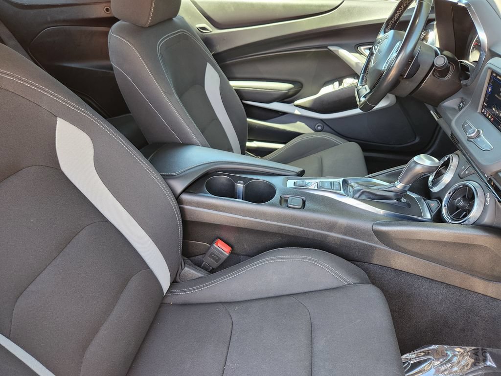 Used 2023 Chevrolet Camaro LT RWD image 5