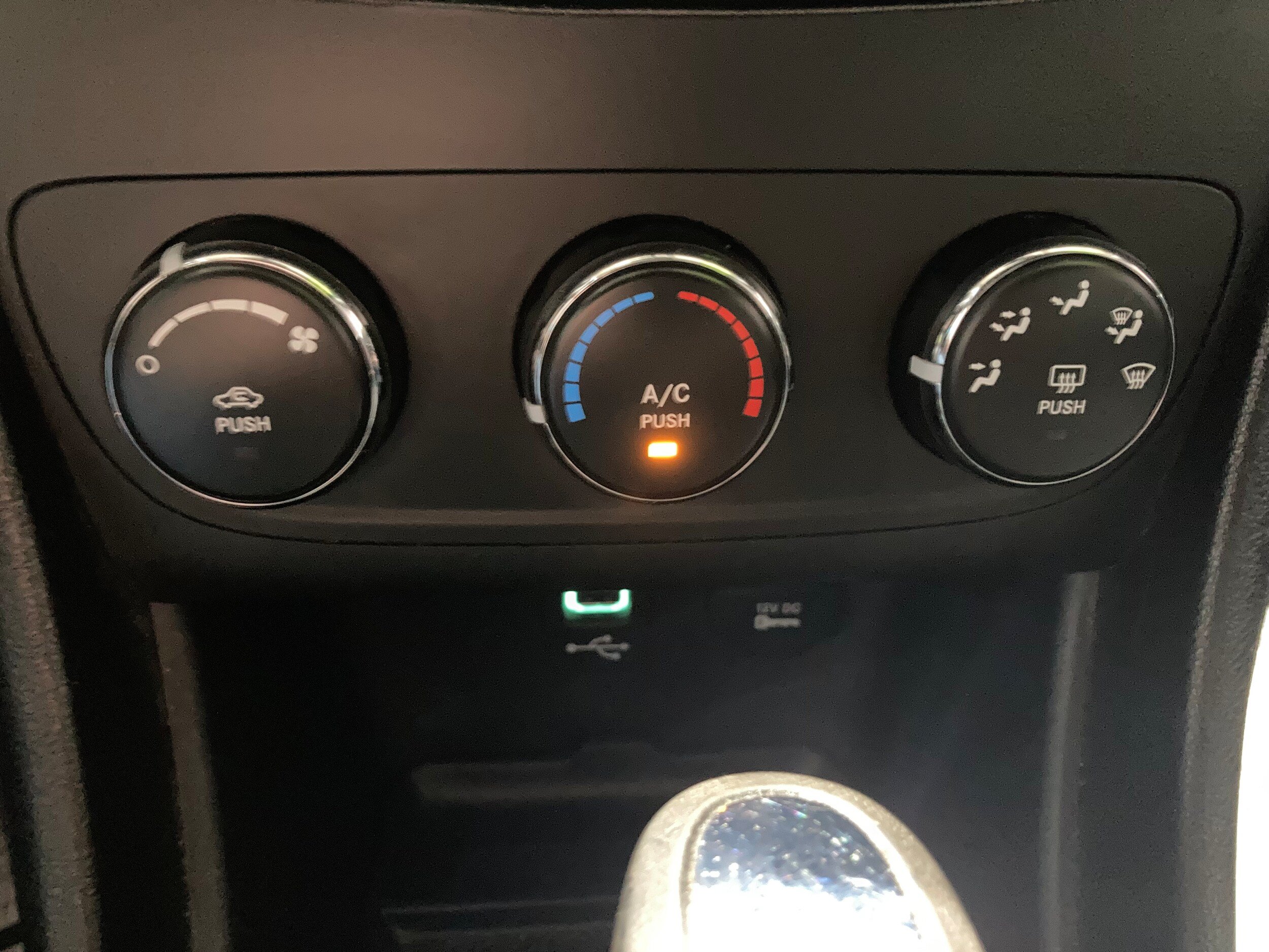 Used 2014 Dodge Avenger SE FWD image 27