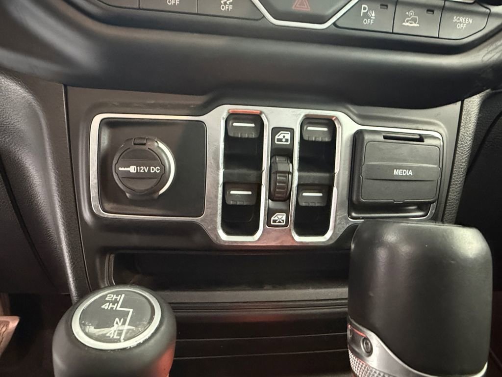 Used 2020 Jeep Gladiator Overland w/ Uconnect 4C Nav & Sound Group AWD/4WD image 22