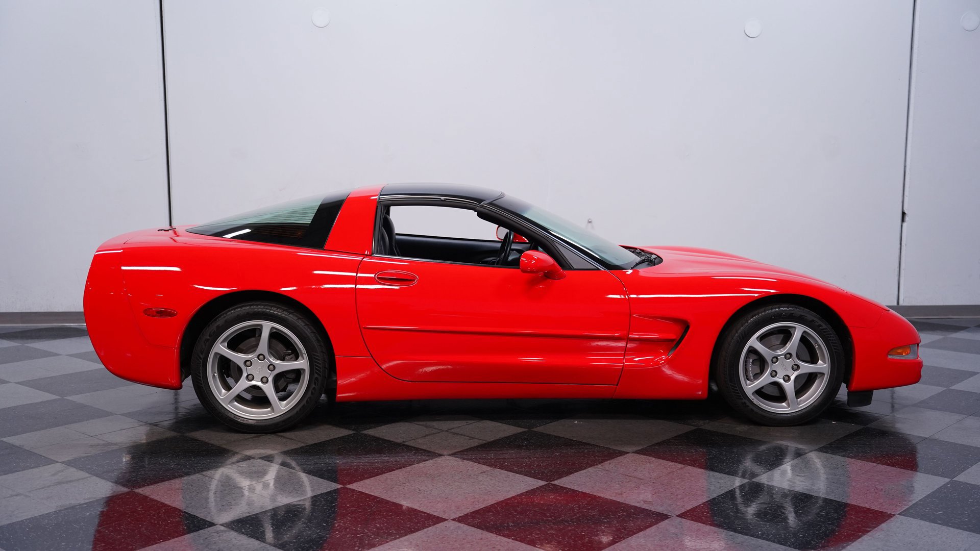 Used 2000 Chevrolet Corvette Coupe w/ Memory Pkg image 12