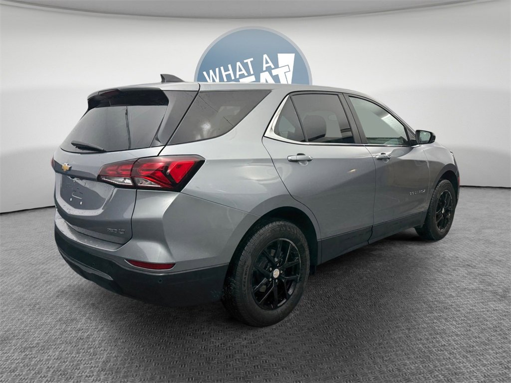Used 2023 Chevrolet Equinox LT w/ Driver Convenience Package image 3