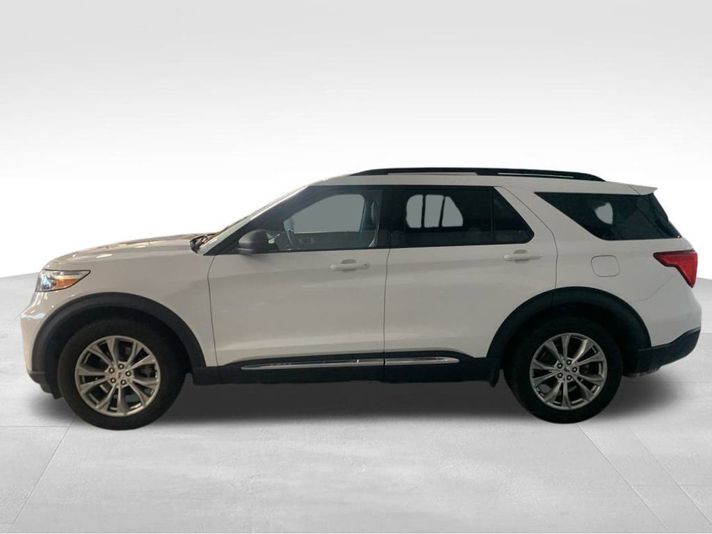 Used 2020 Ford Explorer XLT w/ Equipment Group 202A image 2