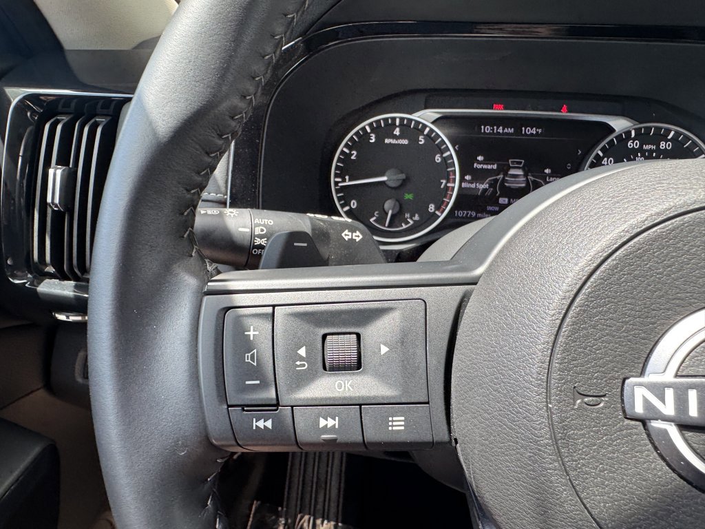 Used 2024 Nissan Pathfinder SV w/ Lighting Package (N92) FWD image 28