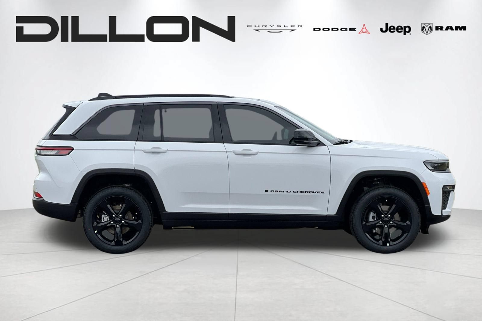 New 2026 Jeep Grand Cherokee Limited w/ Limited Altitude Package AWD/4WD image 2