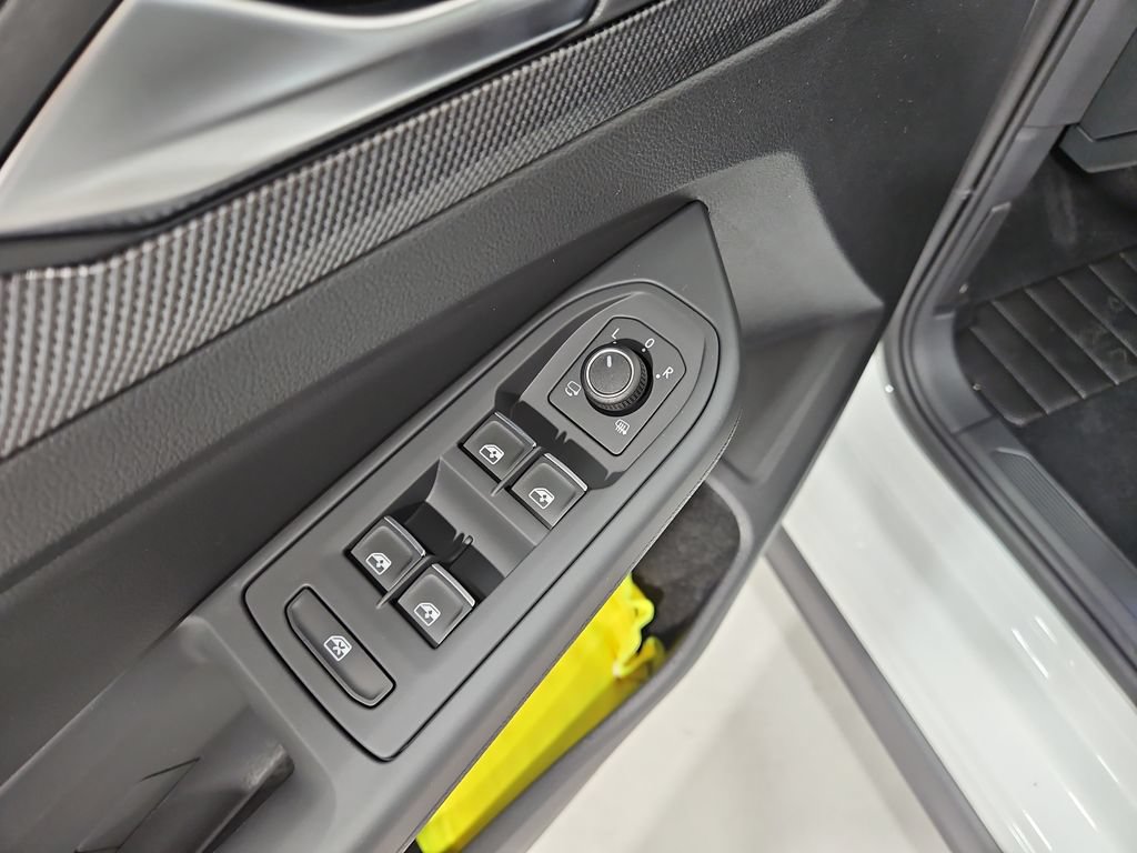 New 2026 Volkswagen GTI SE FWD image 11