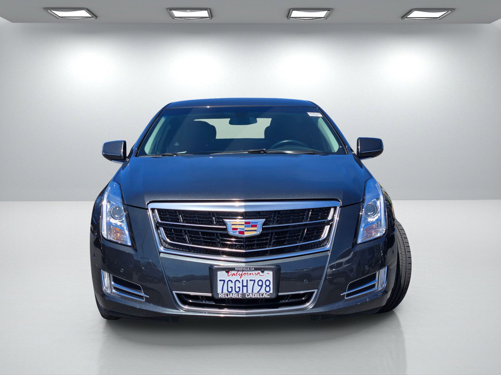 Used 2017 Cadillac XTS Luxury image 2