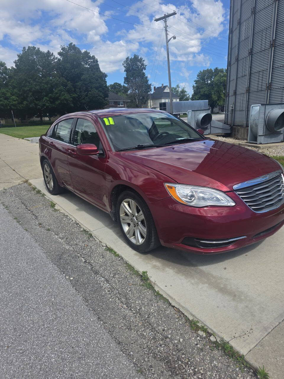 Used 2011 Chrysler 200 Touring w/ Cold Weather Group FWD image 4