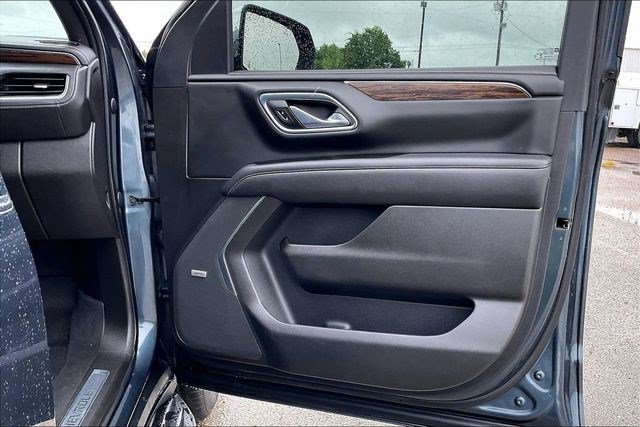 Used 2021 Chevrolet Suburban Premier w/ Premium Package RWD image 32