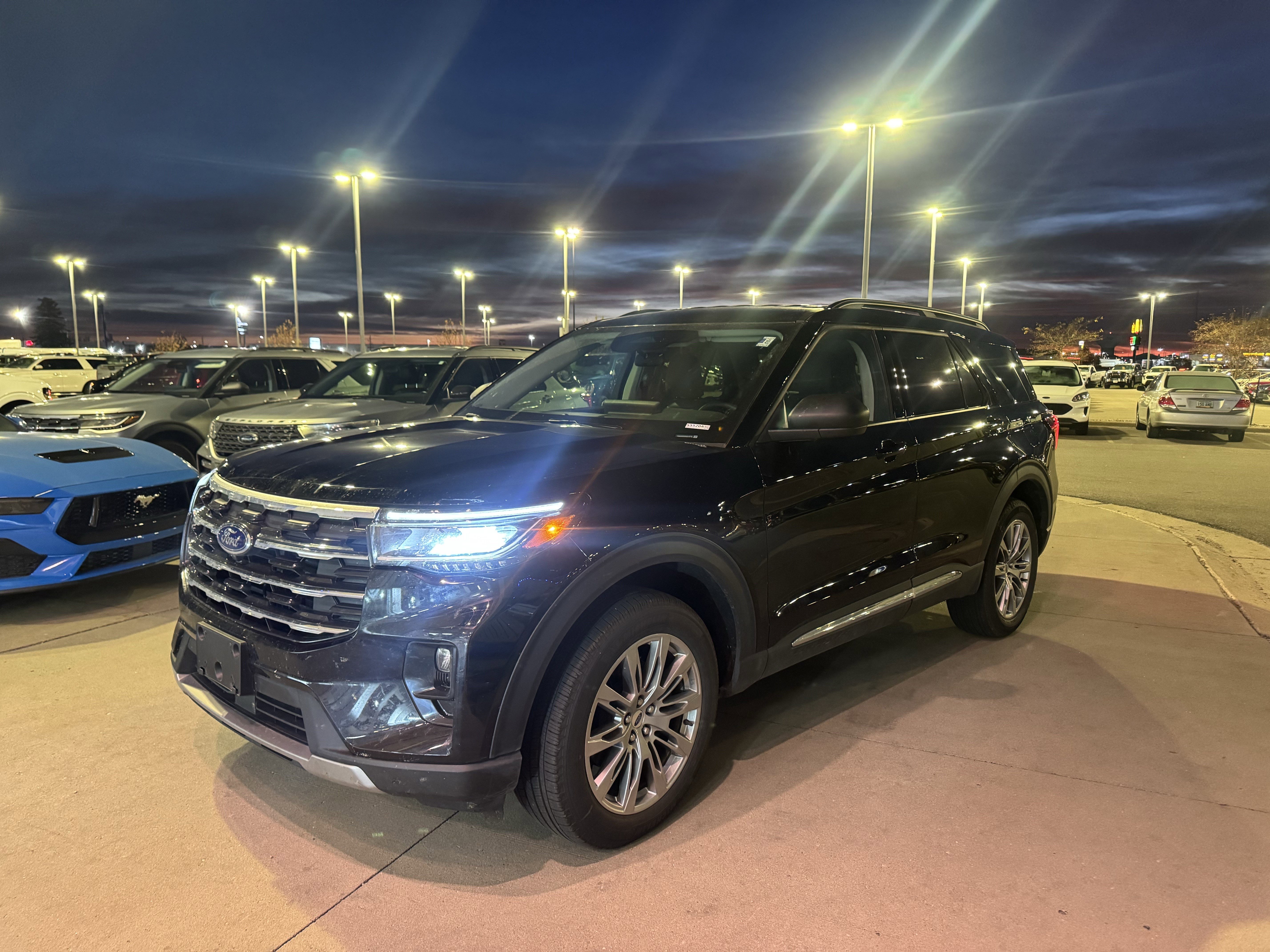 Used 2025 Ford Explorer Active w/ Active Comfort Package image 2