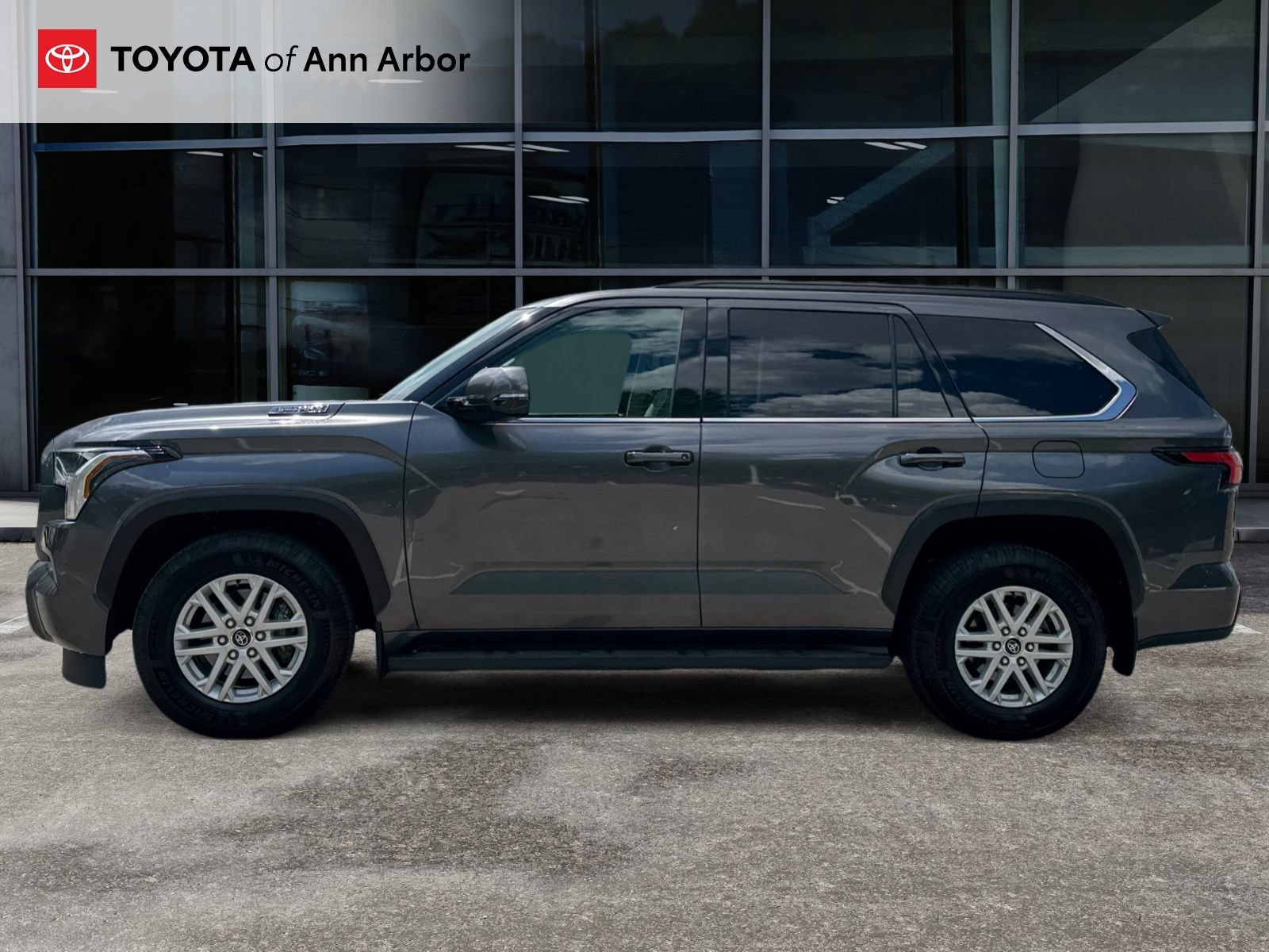 Used 2023 Toyota Sequoia SR5 w/ SR5 Premium Package AWD/4WD image 10
