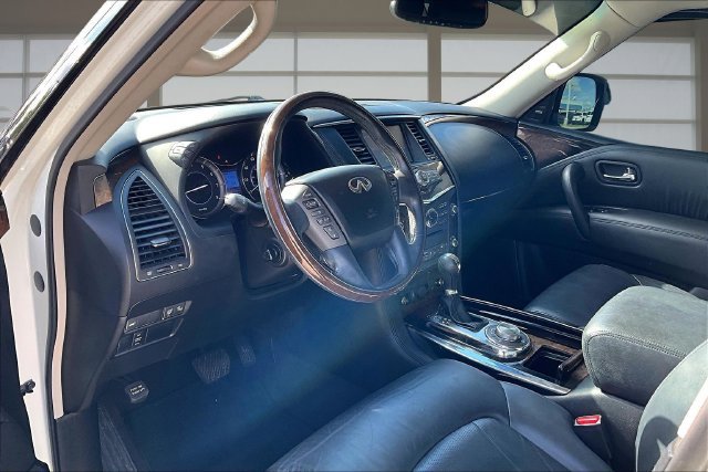 Used 2014 INFINITI QX80 4WD w/ Deluxe Touring Package image 13