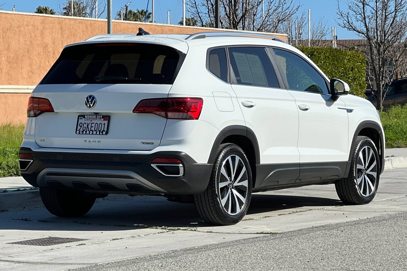 Used 2023 Volkswagen Taos SE w/ Panoramic Sunroof Package AWD/4WD image 5