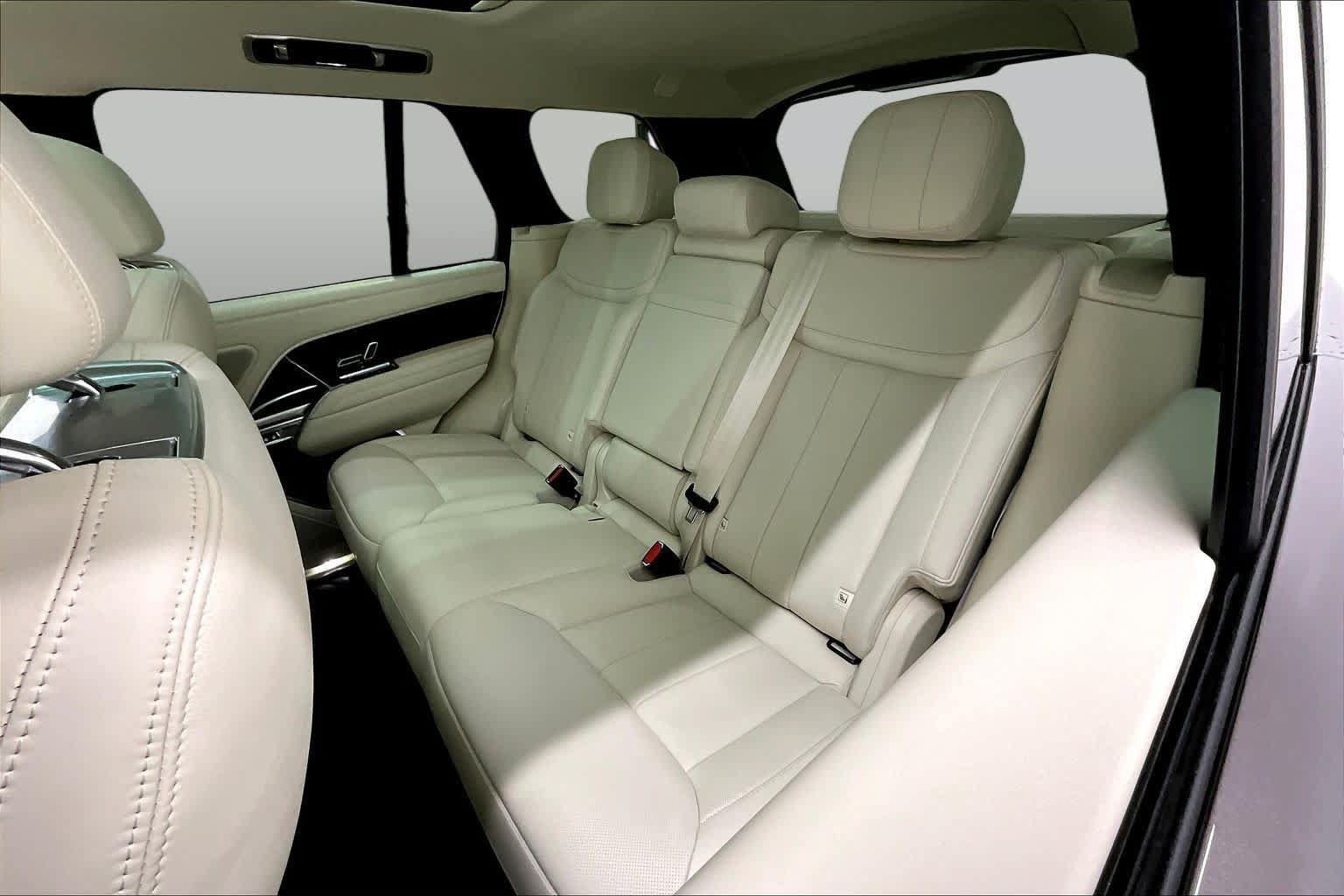 Used 2025 Land Rover Range Rover SE AWD/4WD image 21