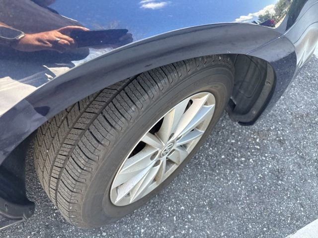 Used 2015 Volkswagen Golf S image 14