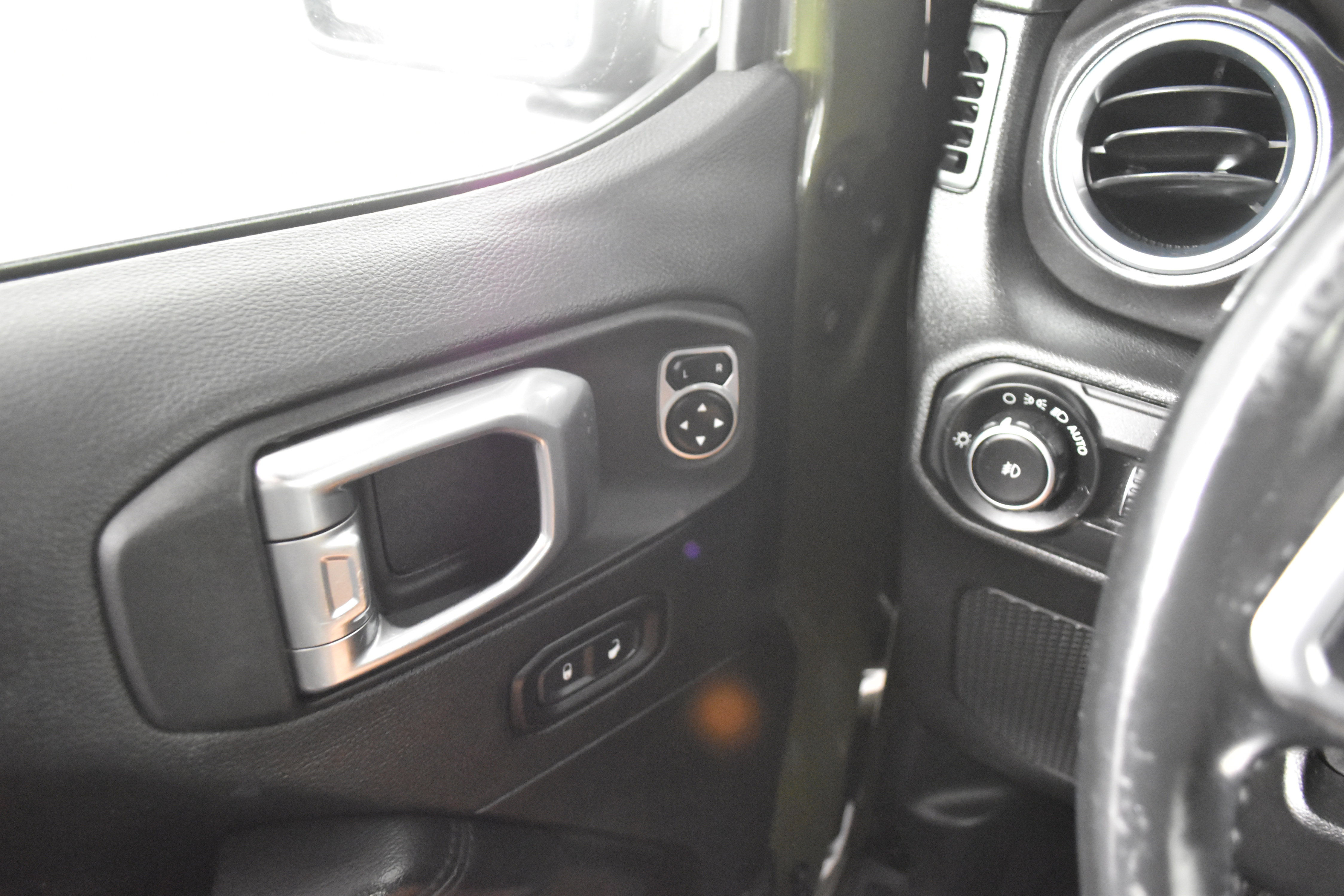 Used 2020 Jeep Wrangler Unlimited Sahara image 36