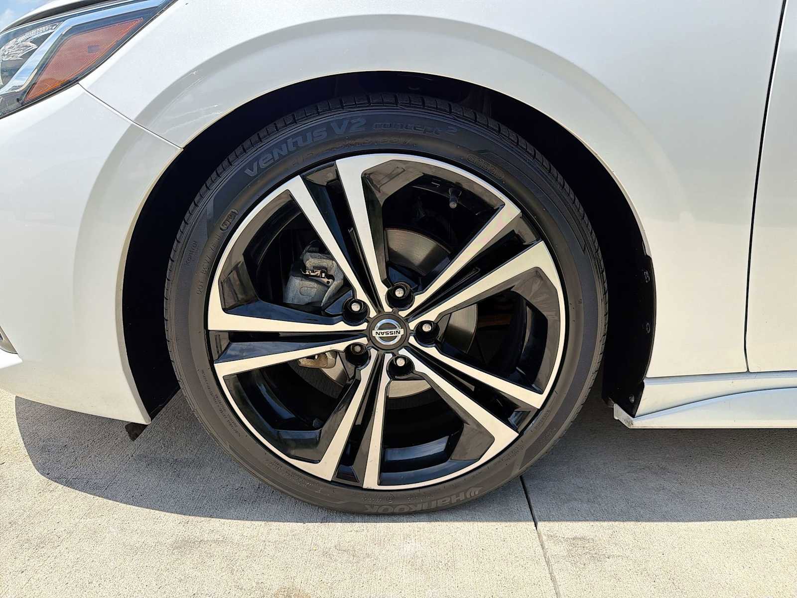 Used 2020 Nissan Sentra SR w/ Premium Package FWD image 10