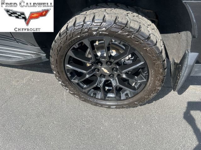 Used 2022 Chevrolet Suburban High Country image 38