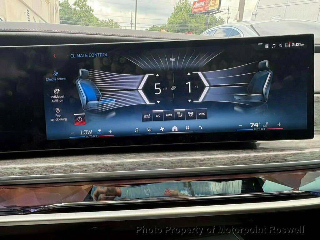 Used 2024 BMW i7 M70 w/ Premium Package AWD/4WD image 16
