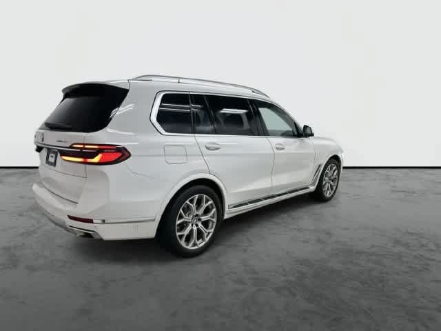 Used 2025 BMW X7 xDrive40i AWD/4WD image 4