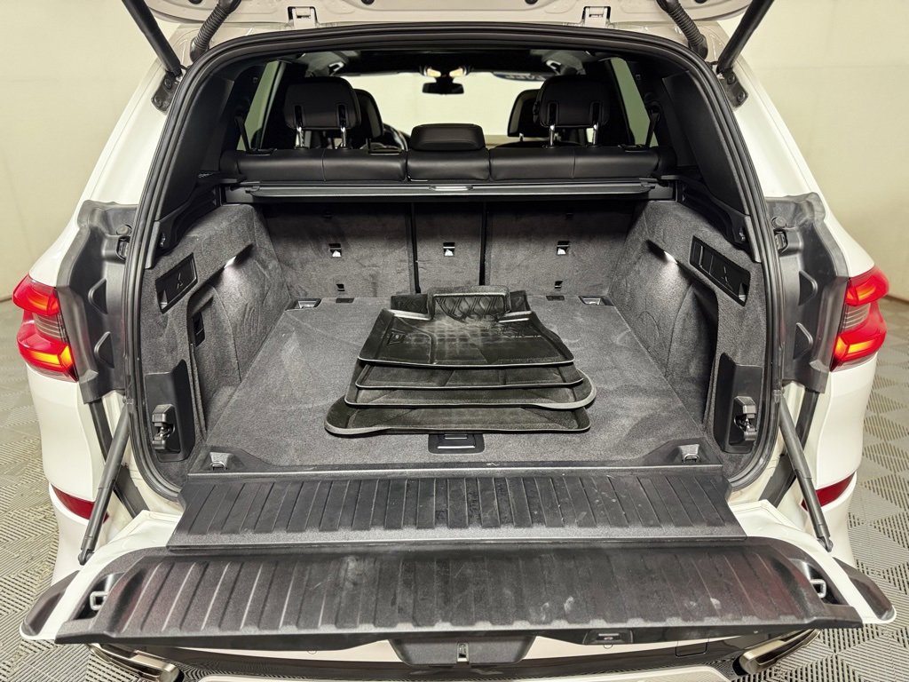 Used 2022 BMW X5 M50i w/ Premium Package image 6