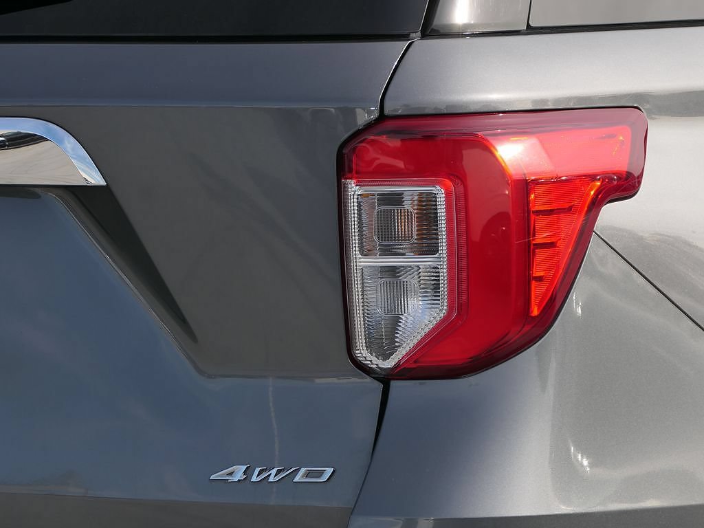Used 2024 Ford Explorer XLT w/ Equipment Group 202A AWD/4WD image 3