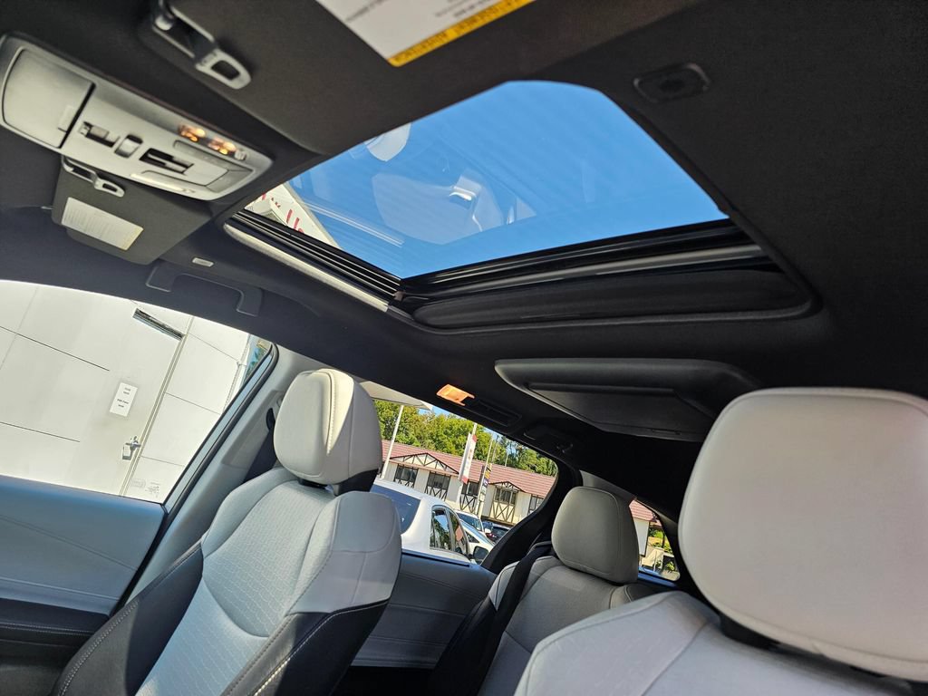 Used 2025 Toyota Sienna XSE AWD/4WD image 22