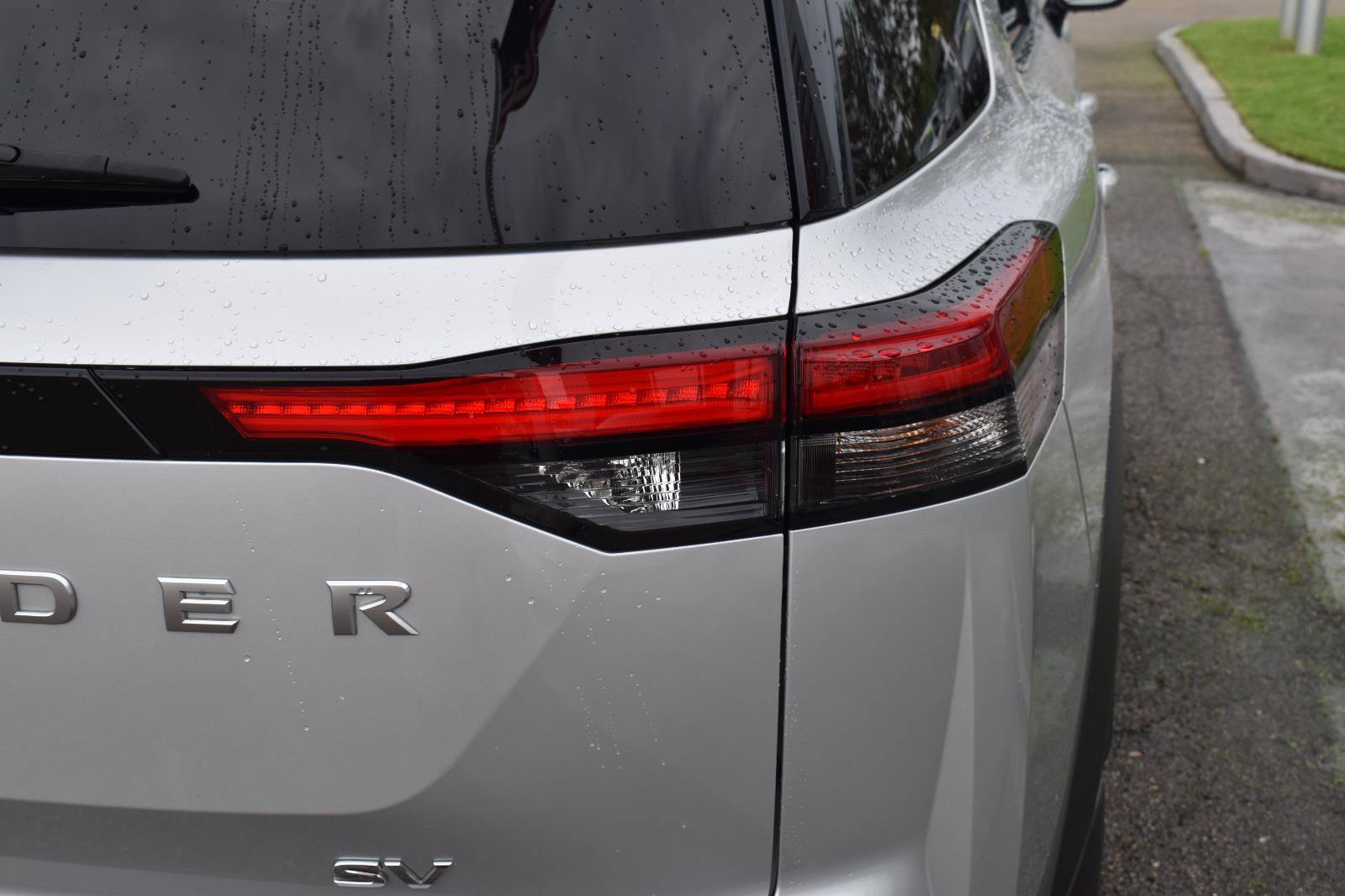Used 2024 Nissan Pathfinder SV FWD image 10