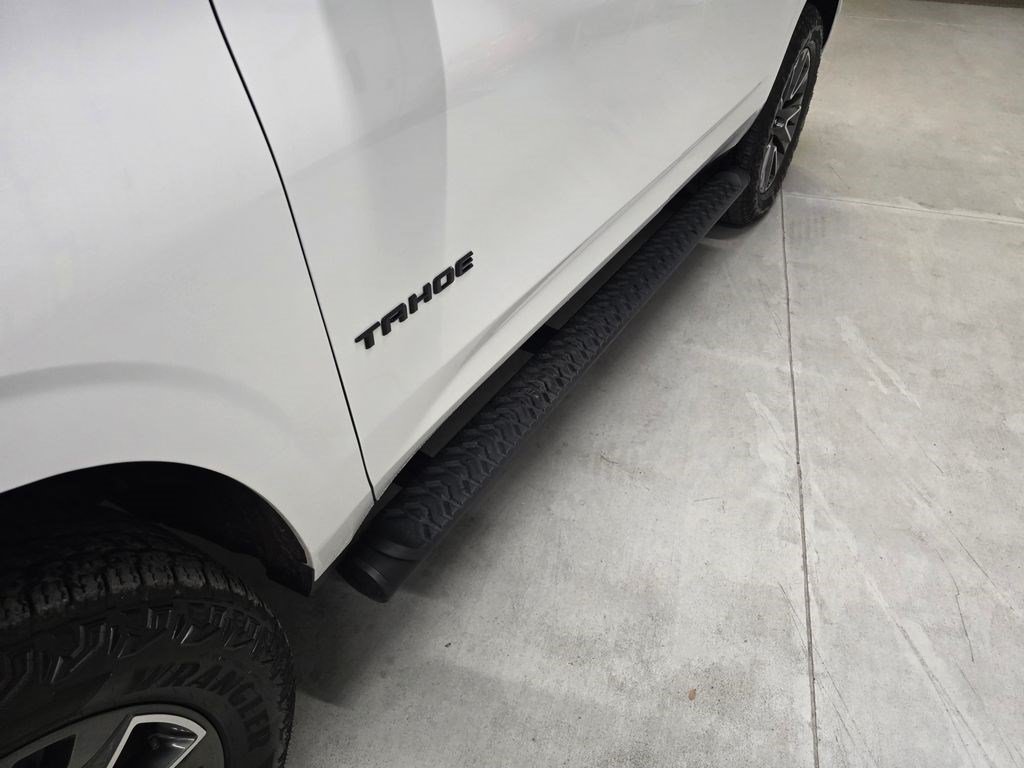 Used 2024 Chevrolet Tahoe Z71 w/ Luxury Package AWD/4WD image 12