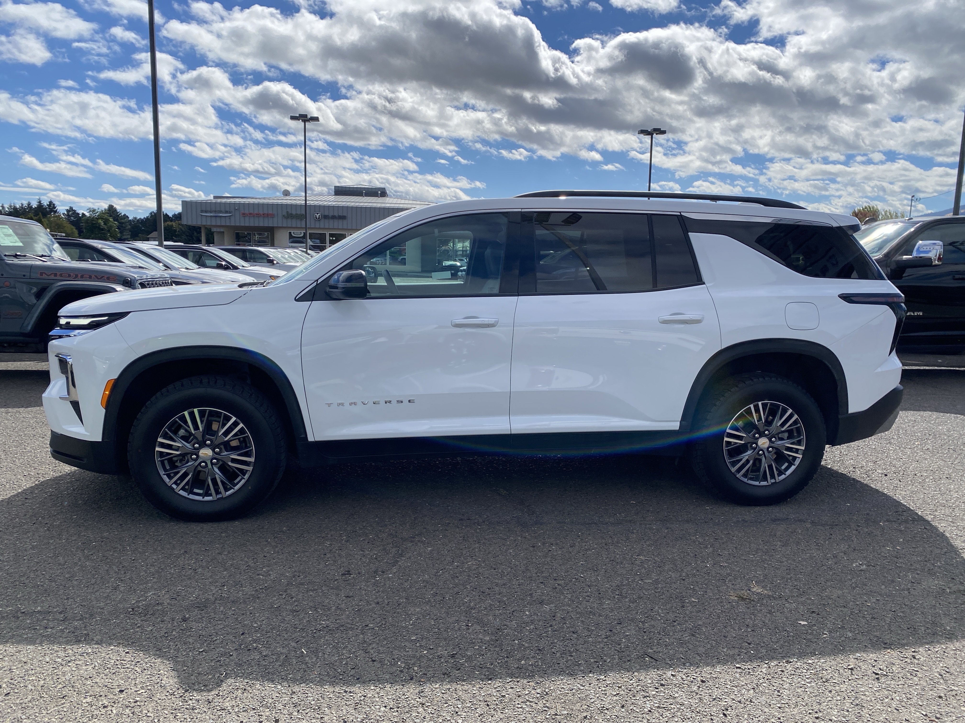 Used 2026 Chevrolet Traverse LT AWD/4WD image 6