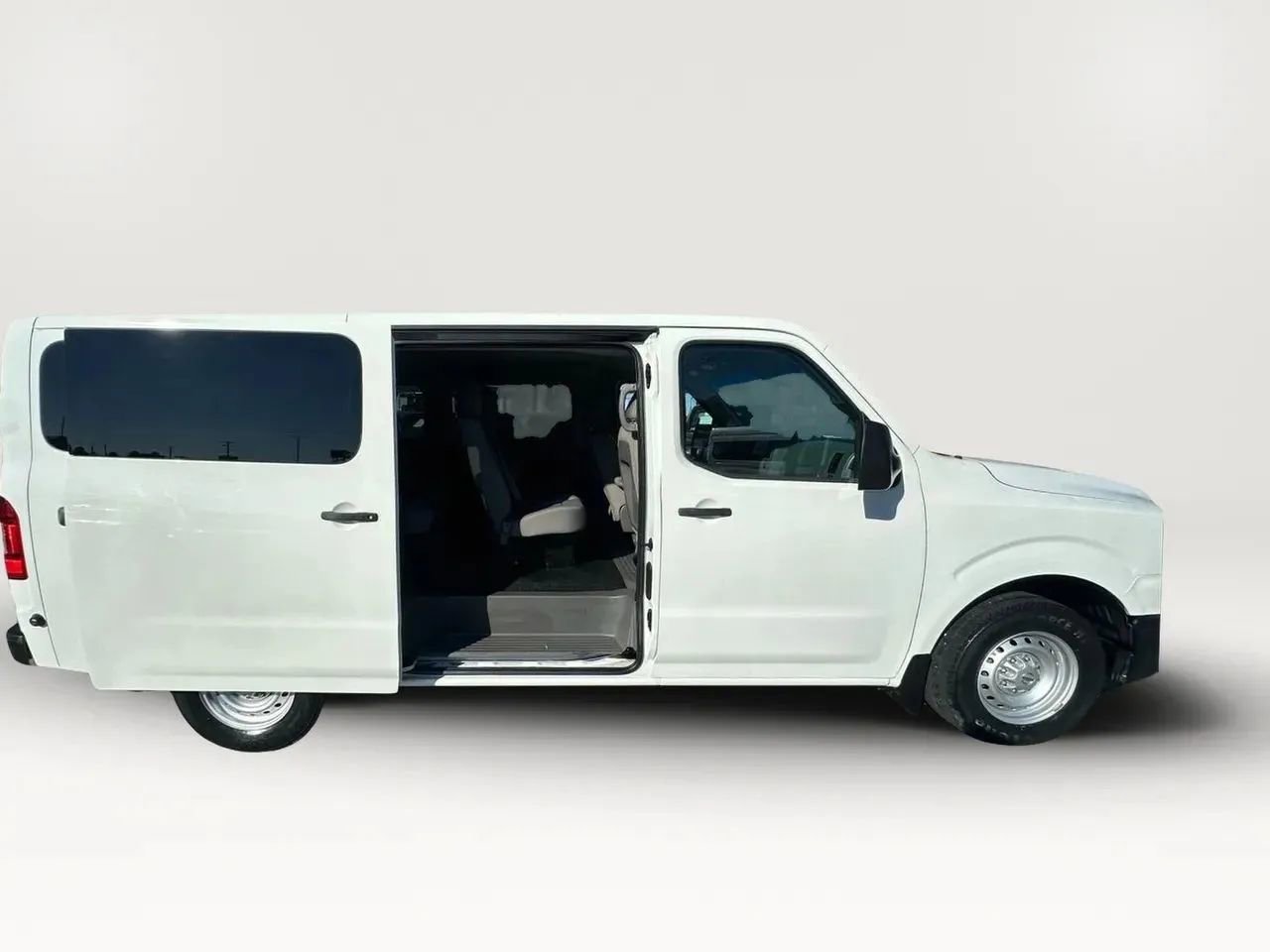 Used 2016 Nissan NV 3500 S image 14