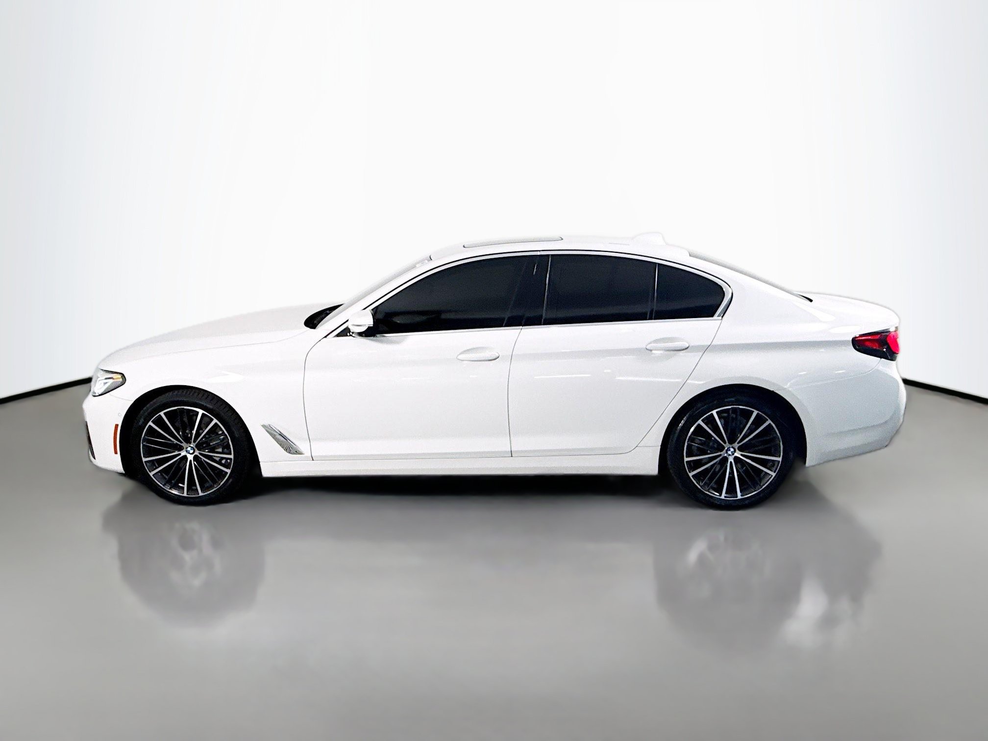 Used 2021 BMW 530i w/ Premium Package RWD image 6