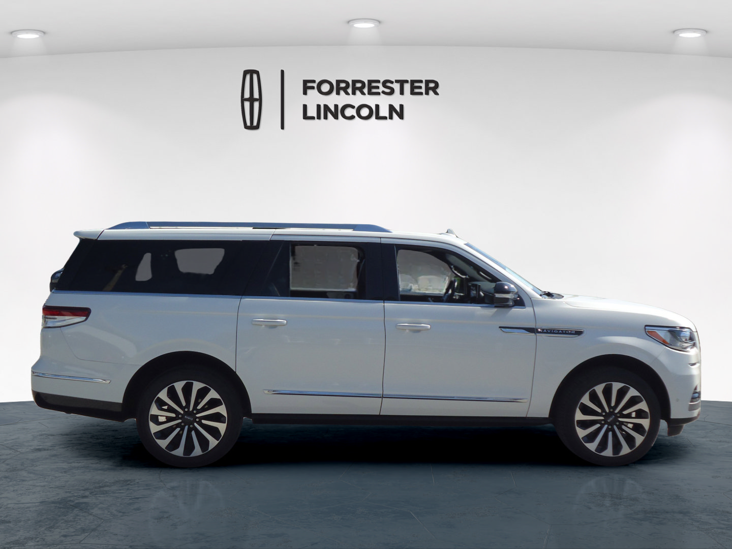 Certified 2024 Lincoln Navigator L Reserve AWD/4WD image 2