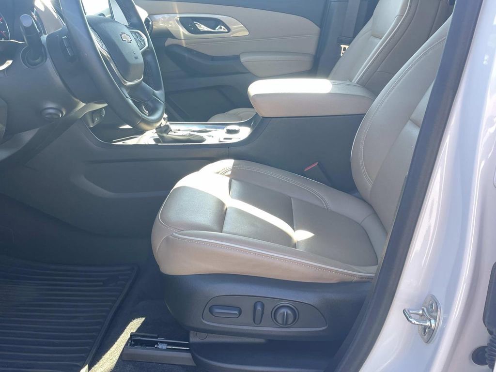 Used 2023 Chevrolet Traverse Premier image 20