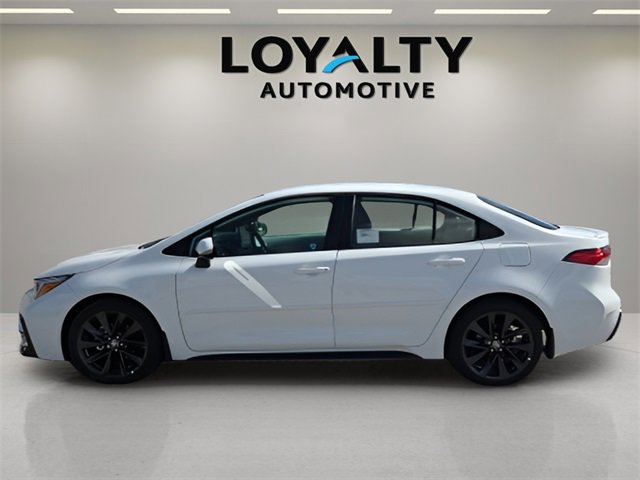 Used 2026 Toyota Corolla SE w/ SE Package image 2