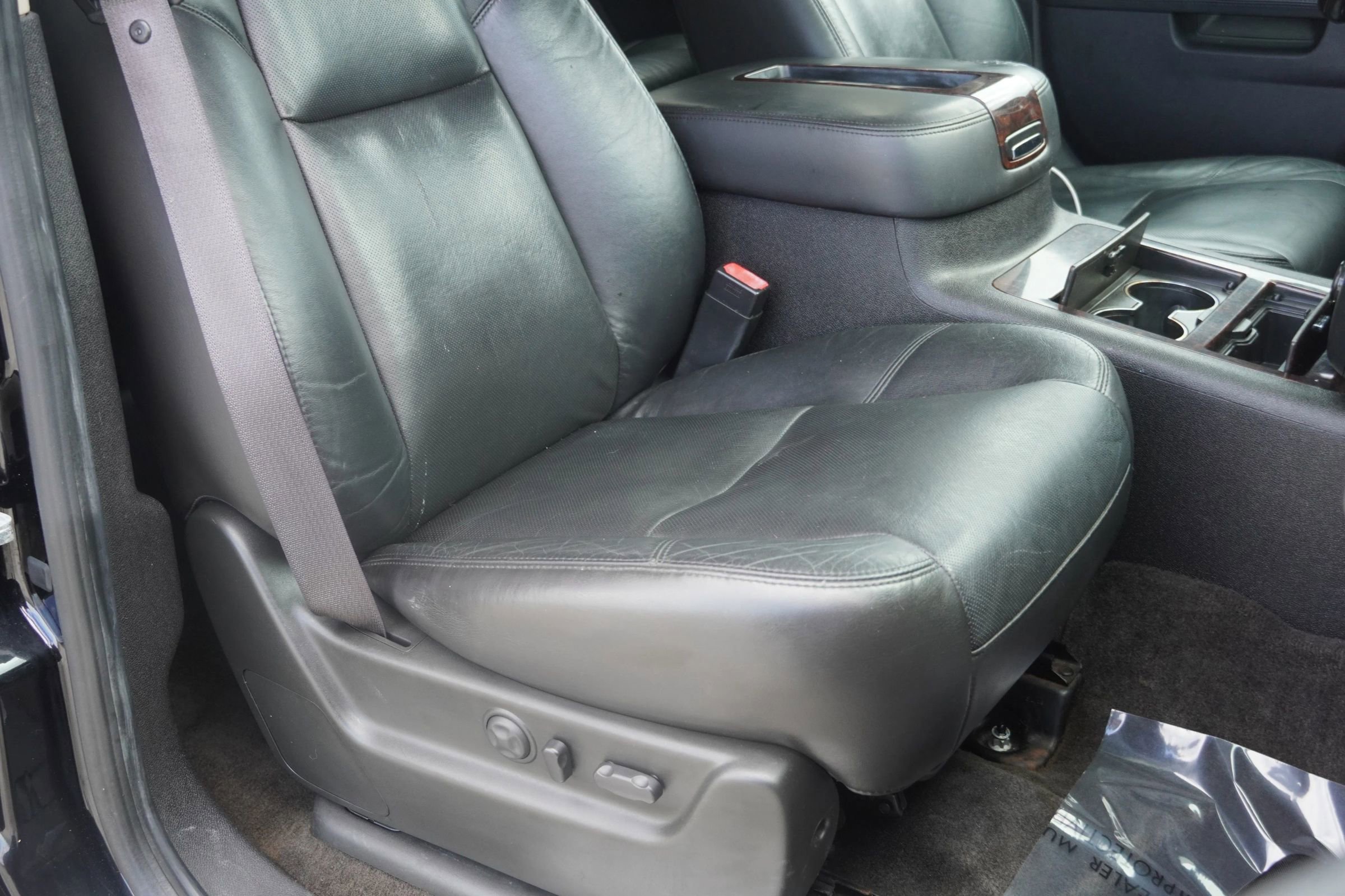 Used 2011 GMC Yukon Denali image 22