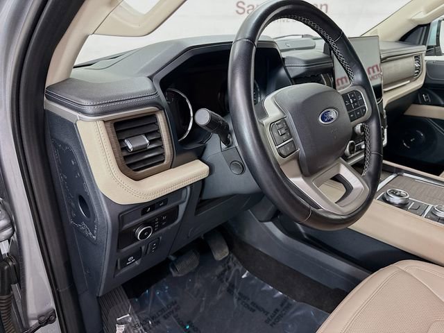 Used 2023 Ford Expedition Limited image 9