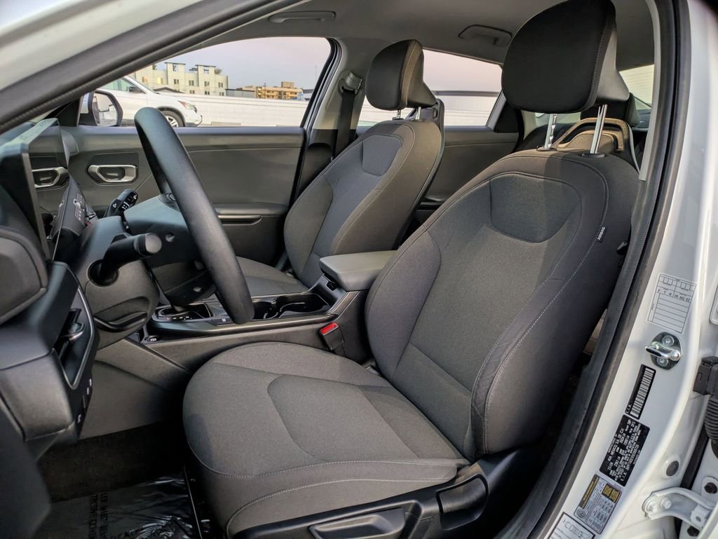 Used 2025 Kia K4 LXS image 23