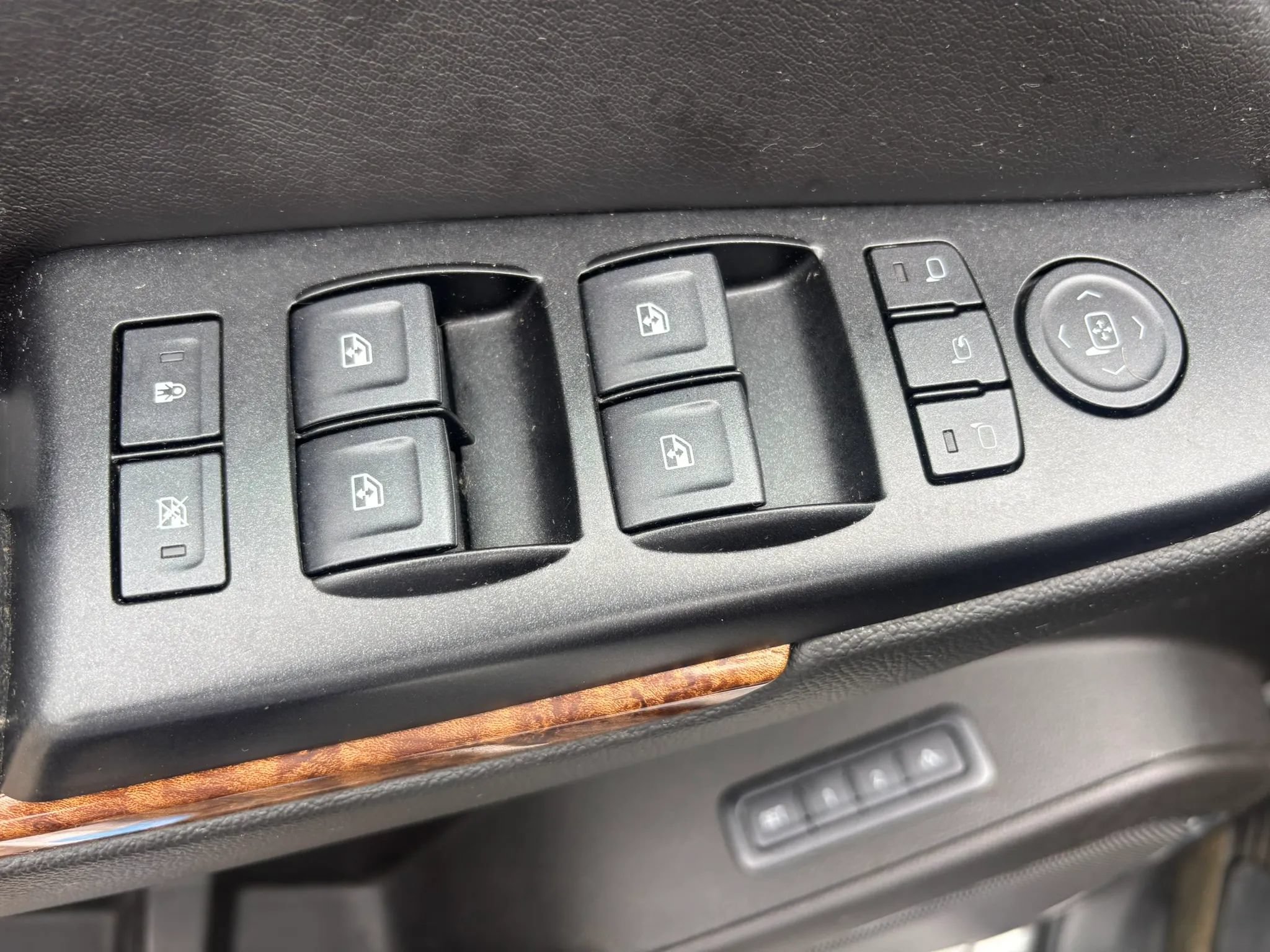 Used 2018 Chevrolet Tahoe Premier AWD/4WD image 22